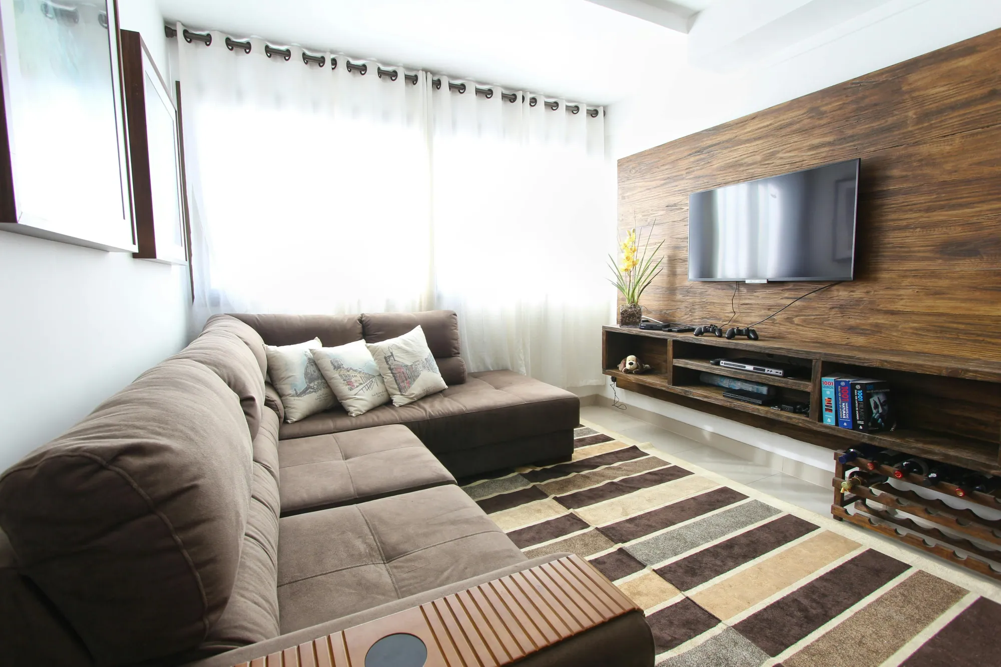 Wood veneer clad TV wall with low media unit